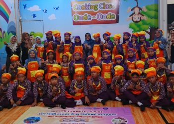 Kolaborasi Literasi Kuliner, ‘Koki’ Cilik SDN 94 Gresik Bedah Rahasia Onde-onde Mojokerto