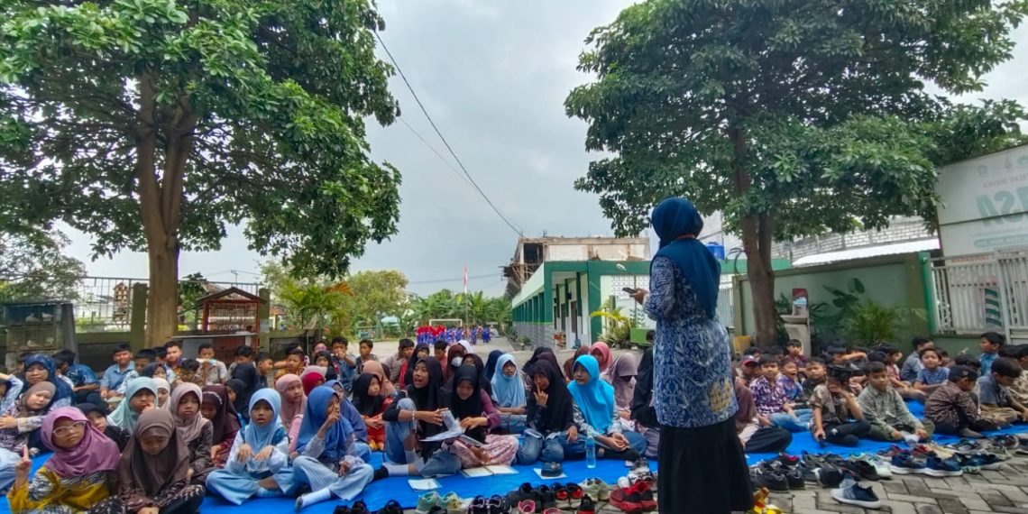 Peringati Hari Bumi 2026, Siswa SD Almadany Intensif Rawat Satwa