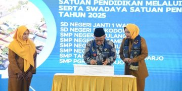 Mendikdasmen Resmikan 29 Program Revitalisasi Satuan Pendidikan Sidoarjo