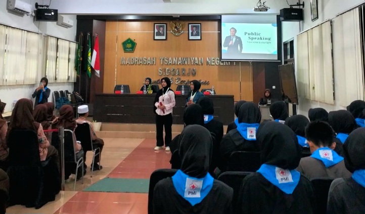 Wise Verda SMKN 2 Buduran Beri Pelatihan Public Speaking Siswa MTsN dan SMP Yos