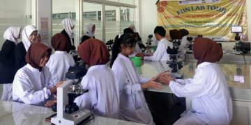 Edukasi Sains, SMP Negeri 6 Lakukan ‘Fun Lab Tour’ ke SMK Sepuluh Nopember