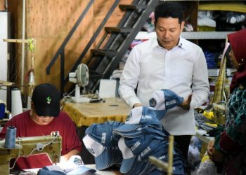 Bupati Sidoarjo Kecewa, Pengrajin Topi Sekolah Ditolak di Sidoarjo Sendiri