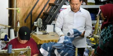 Bupati Sidoarjo Kecewa, Pengrajin Topi Sekolah Ditolak di Sidoarjo Sendiri