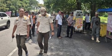 Tak Lagi Berikan Toleransi, Pemkab Kediri Garuk Gerobak yang Ditinggal di SLG