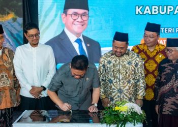 Bupati Gresik Dampingi Mendag Budi Santoso Resmikan Pasar Tematik Industri Sidayu, Dorong Kebersihan Lewat Gernas Mapan dan Terapkan Transaksi Digital