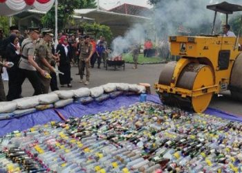 Pemusnahan Rokok Ilegal dan Miras di Kediri, Peredaran Tersembunyi Masih Jadi Tantangan