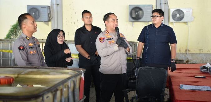 Polres Gresik Bongkar Penimbunan 17 Ribu Liter Solar Subsidi, Satu Orang Pemiliknya Ditahan