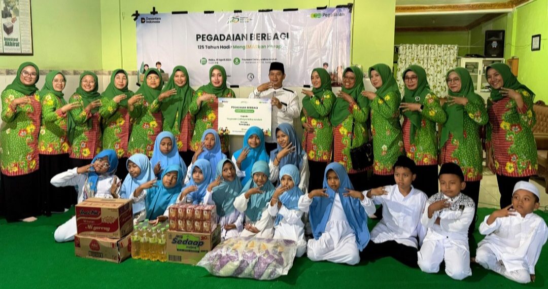 560 Duafa Terima Bansos dari Pegadaian Kanwil XII Surabaya di HUT ke-125