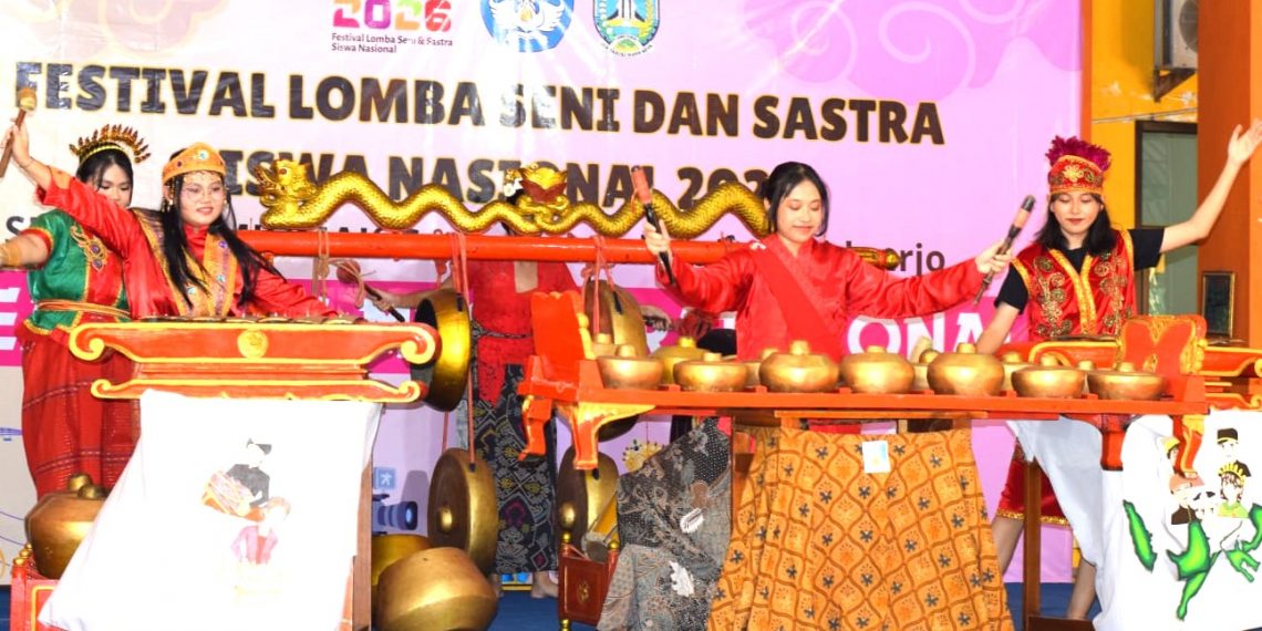 SMAK Untung Suropati Siap Menuju Provinsi Jatim FLS3N Cabang Kreativitas Musik Tradisional