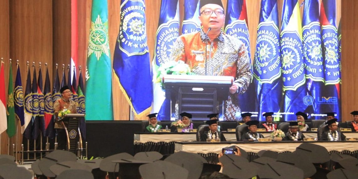 Wisuda ke-48 UMG, Wabup Gresik Ajak Lulusan Jadi Wirausahawan di Tengah Tantangan Global