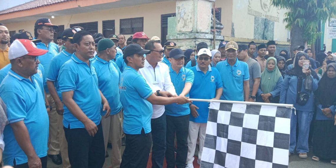Jalan Sehat Formasi MBG di Bangkalan Semarak, SPPG Al Anwar Group Salurkan 800 Beasiswa