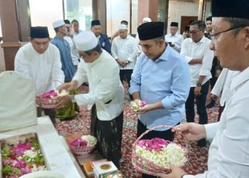Ziarah ke Makam Habib Abubakar, Ketua MPR Ahmad Muzani Doakan Keselamatan Bangsa