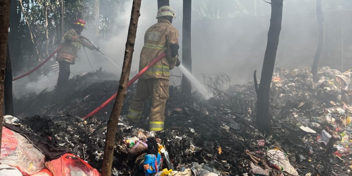 Gudang Rongsokan di Plosoklaten Kediri Terbakar, Satu Warga Luka