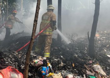 Gudang Rongsokan di Plosoklaten Kediri Terbakar, Satu Warga Luka