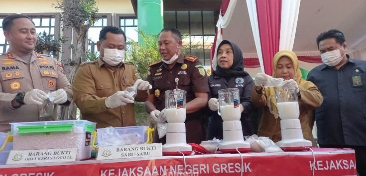 Kejari Gresik Musnahkan Barang Bukti Senilai Rp 3 Miliar, Narkoba Mendominasi