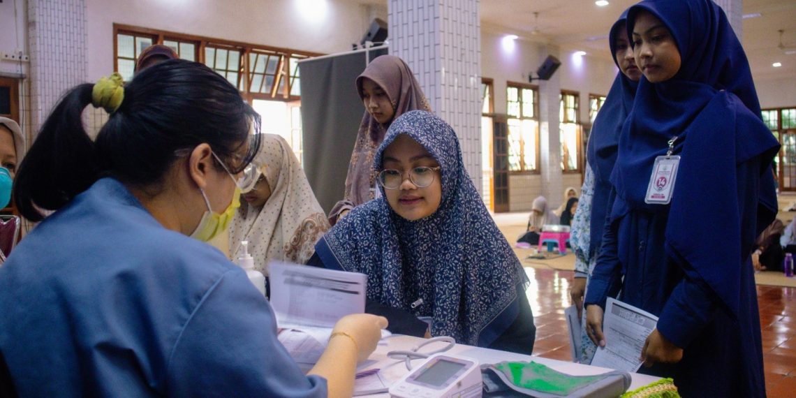 Cek Kesehatan Gratis di Ponpes Wali Barokah, TP PKK Kota Kediri Angkat Isu Kesehatan Santri