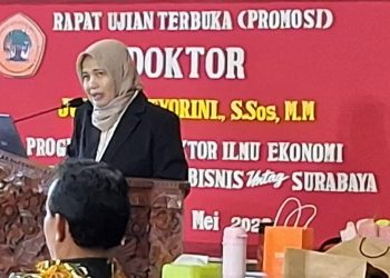 Teliti Green Logistics, Juli Dosen STIAMAK Lulus Cumlaude dan Berhak Menyandang Gelar Doktor