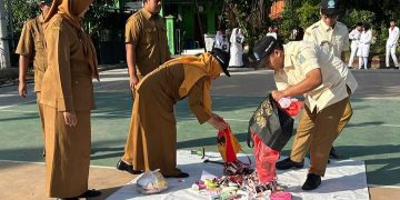SMA Negeri 1 Krembung Lakukan Penertiban Kosmetik Milik Siswinya