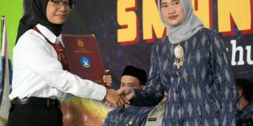 Siswa SMA Negeri 1 Krembung Dilepas Dengan Keharuan dan Kebanggaan