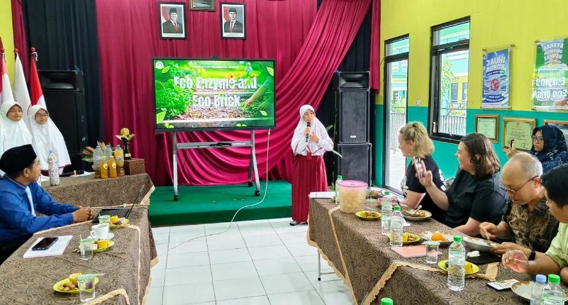 Penerapan Pendidikan Perubahan Iklim SDIT El Haq Jadi Inspirasi Delegasi Australia