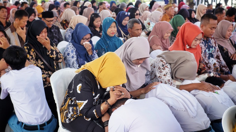 Tangis Haru Mewarnai Pelepasan Siswa SMA Negeri 1 Tarik