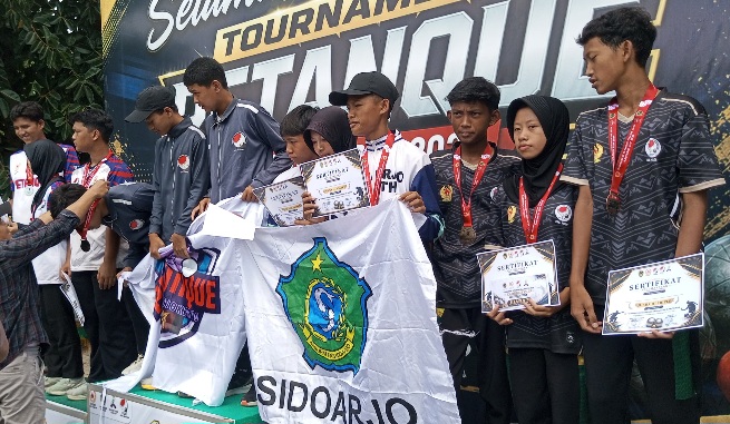 SMP PGRI 9 Sidoarjo Bersyukur Siswanya Borong Penghargaan