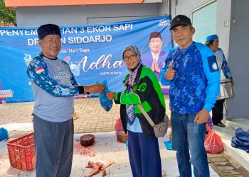 PAN Sidoarjo Sembelih Tiga Sapi Kurban, 700 Paket Daging Dibagikan untuk Ranting, Janda hingga Ojol