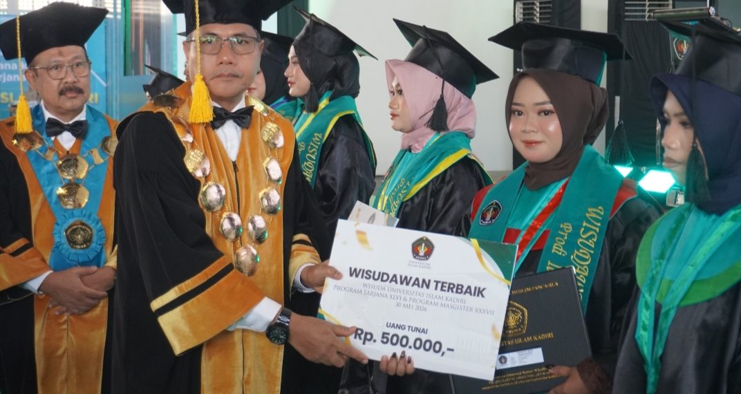 Wisuda Perdana di Gedung Sendiri, Uniska Kediri Kukuhkan 461 Lulusan dan Teken Kerja Sama dengan PCNU