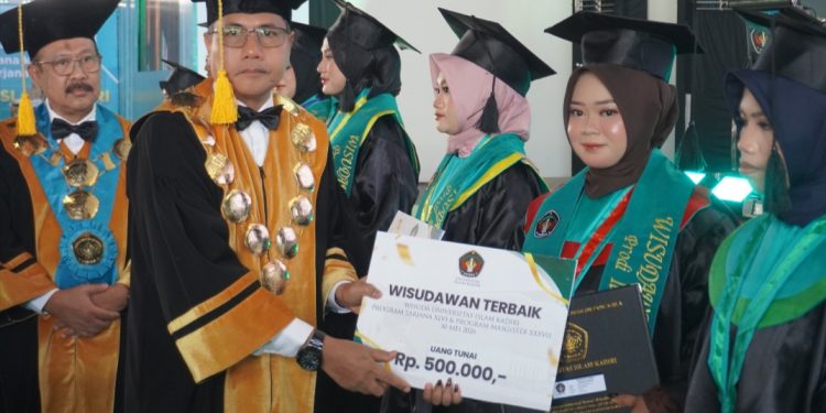 Wisuda Perdana di Gedung Sendiri, Uniska Kediri Kukuhkan 461 Lulusan dan Teken Kerja Sama dengan PCNU