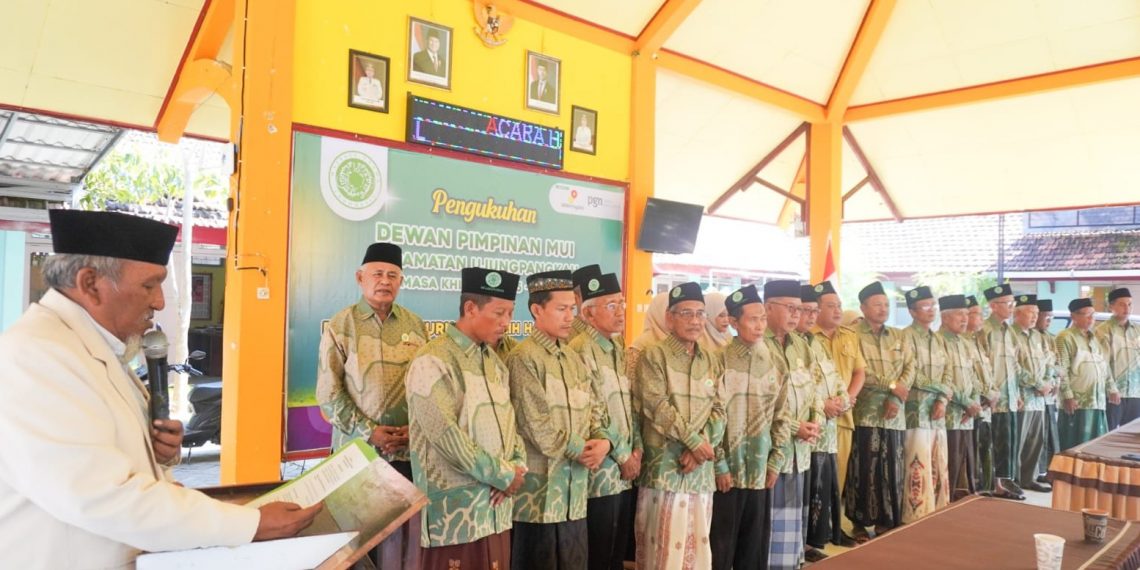 Kukuhkan MUI Ujungpangkah, Kiai Rofiq Dorong Program Keumatan Jangkau Desa