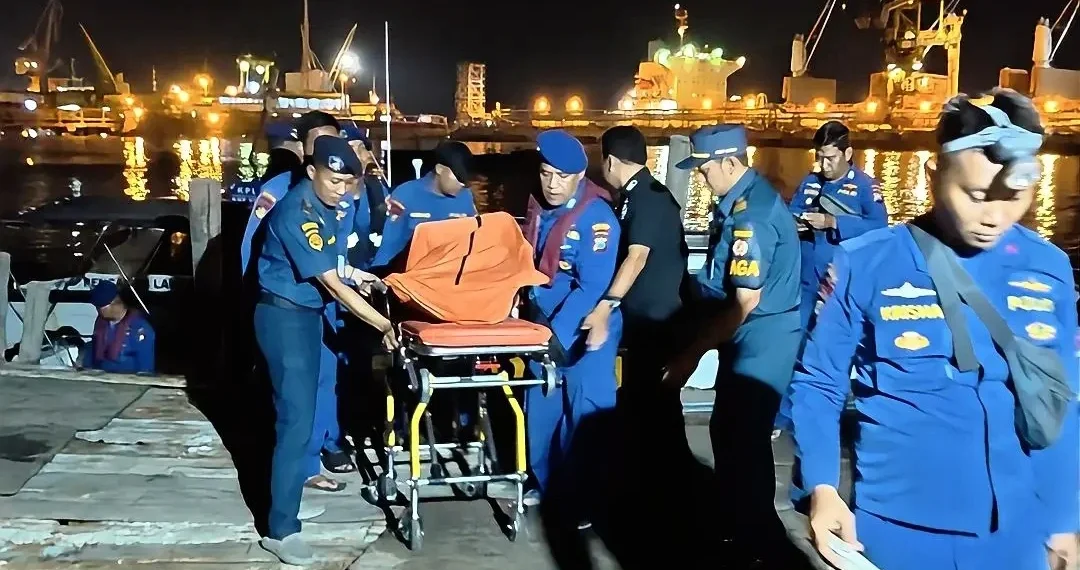 Satpolairud Polres Gresik Terus Cari 2 ABK yang Hilang Pasca-Perahu Tenggelam