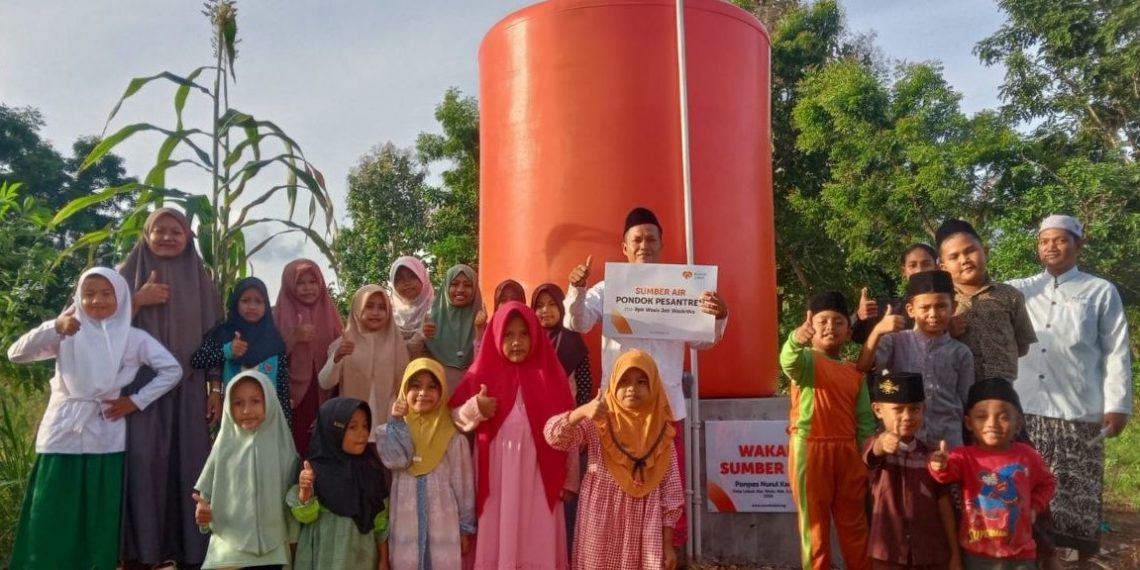 Rumah Zakat Salurkan Bantuan Wakaf Air di Ponpes Nurul Kamal