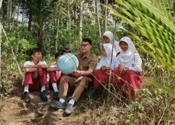 Sekolah di Ujung Sawah dan Mesin-mesin Masa Depan