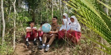 Sekolah di Ujung Sawah dan Mesin-mesin Masa Depan