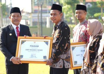 Bupati Sidoarjo Apresiasi SMP Negeri 1 Waru, Raih Adiwiyata Nasional dan Adiwiyata Mandiri