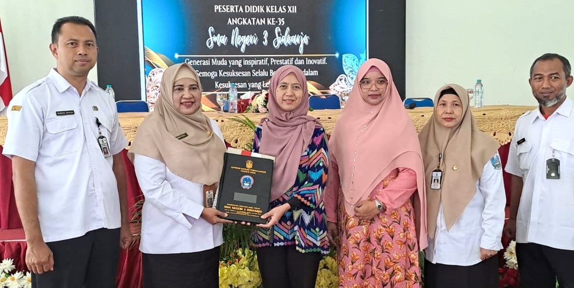 Orang Tua Siswa Beramai-ramai Mengucapkan Terima Kasih Kepada SMA Negeri 3 Sidoarjo