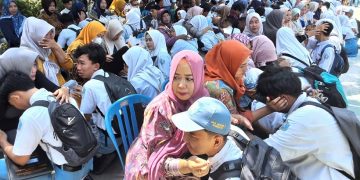 Dengan Isak Tangis Ratusan Siswa SMA Negeri 1 Wonoayu ‘Sungkem’ Kepada Orang Tua