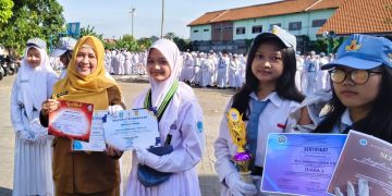 Keren..! Amira Siswa SMA Negeri 3 Sidoarjo Bisa Juara Karate, Renang dan Seni