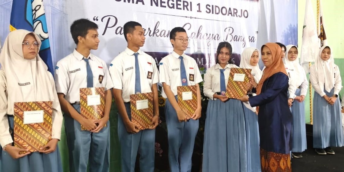 ‘Gema Swara Kelana’ SMA Negeri 1 Sidoarjo Angkatan ke-61, Pancarkan Cayaha Bangsa