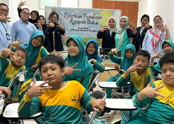 Gelar Pelatihan Menulis Respon, Unesa Dorong Literasi Kritis Siswa SD