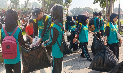 Pasukan Semut MKKS SMK Swasta Sidoarjo Wujudkan Aksi Nyata Peduli Lingkungan di CFD