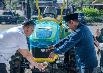 Serahkan Bantuan Alsintan dari Kementerian Pertanian RI, Wabup Alif Dorong Modernisasi Pertanian di Gresik