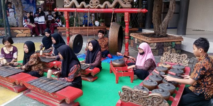 SMP Negeri 3 Sidoarjo Menjaga Marwah Seni Tradisi Melalui Ekstra Karawitan