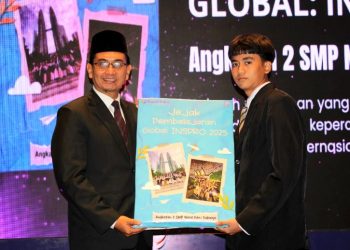 Wisuda Jadi Momen SMP Nurul Fikri Luncurkan Buku Jejak Pembelajaran Global:INSPRO 2025