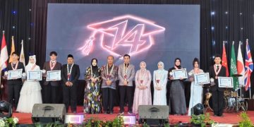 SMP Sepuluh Nopember Melepas Siswanya dengan Penuh Rasa Syukur dan Keharuan