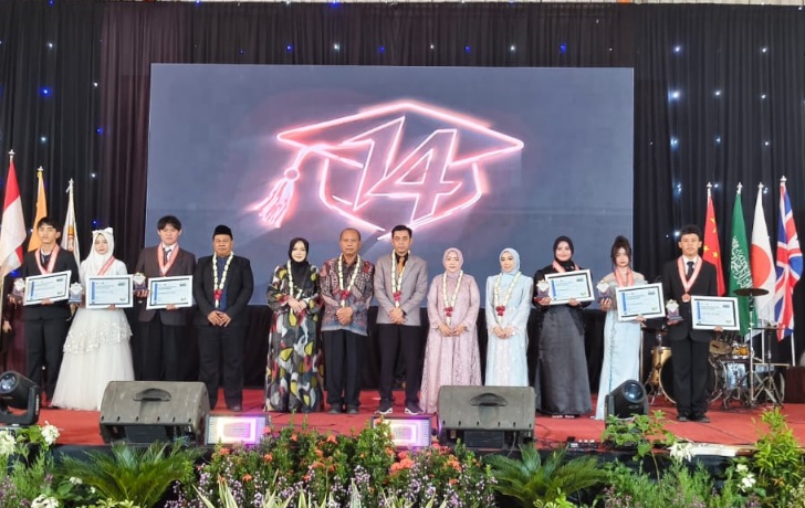 SMP Sepuluh Nopember Melepas Siswanya dengan Penuh Rasa Syukur dan Keharuan