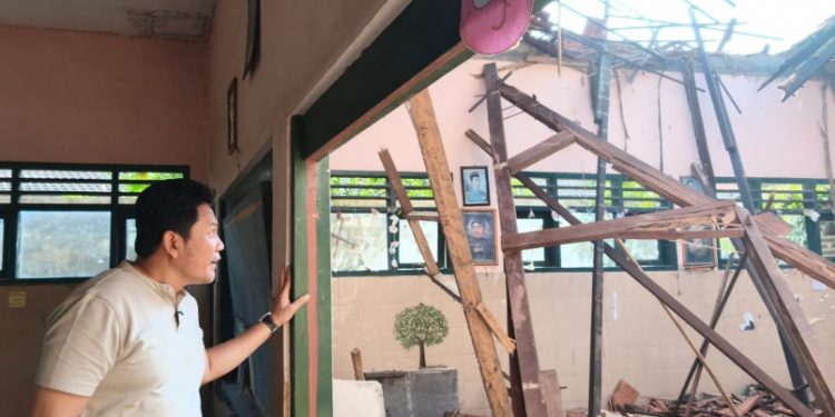 Bupati Sidoarjo Anggarkan Rp 800 Juta Untuk Pembangunan Ruang Kelas SDN Waung Yang Roboh