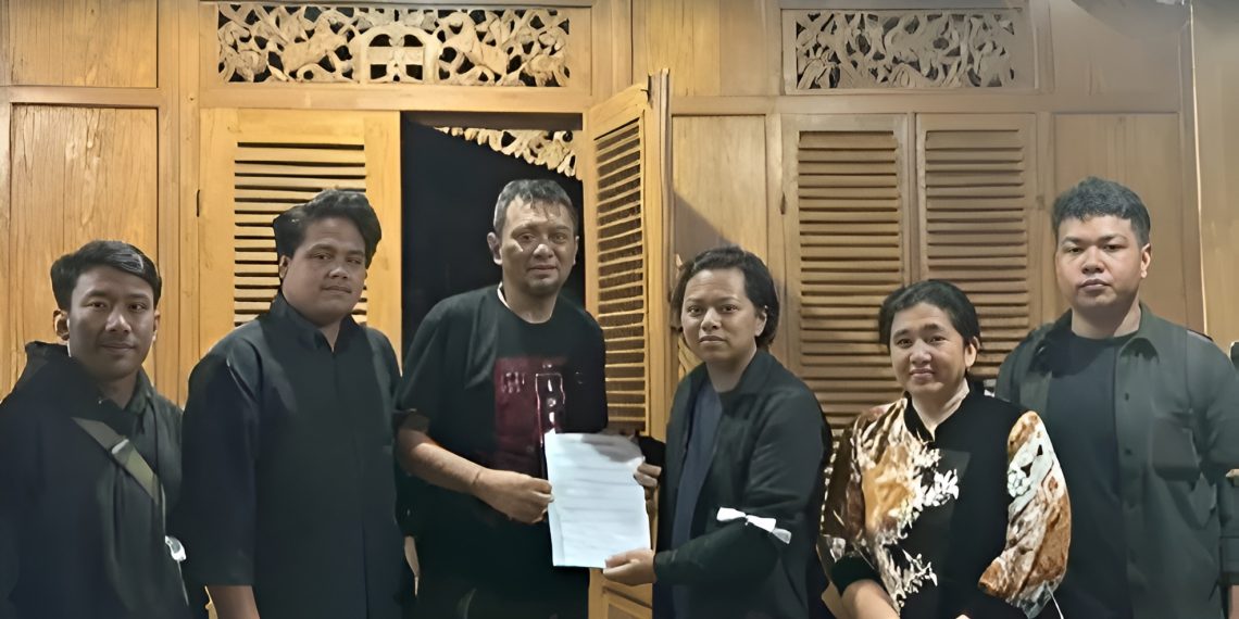 Terima Aspirasi Mahasiswa, Ketua DPRD Banyuwangi Teken Surat Perintah Rakyat