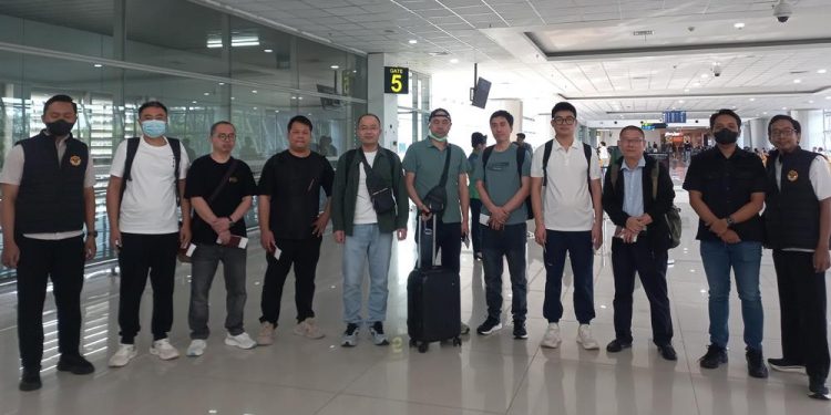 Imigrasi Surabaya Deportasi Delapan WNA Tiongkok, Langgar Dokomen Keimigrasian  