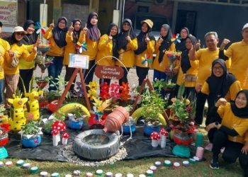 Peringati Hari Lingkungan Hidup, PKK RT 25 Gelar Lomba Menghias Taman Berbahan Dasar Daur Ulang